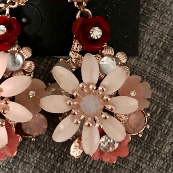 Rampage Earrings Flowers in Pink and Red Tones - Picture 4 of 5